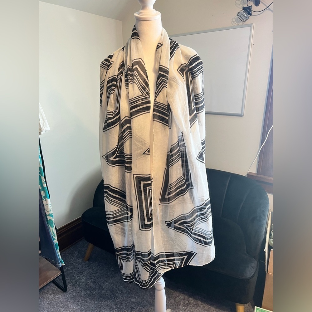 Black and White Geometric Scarf